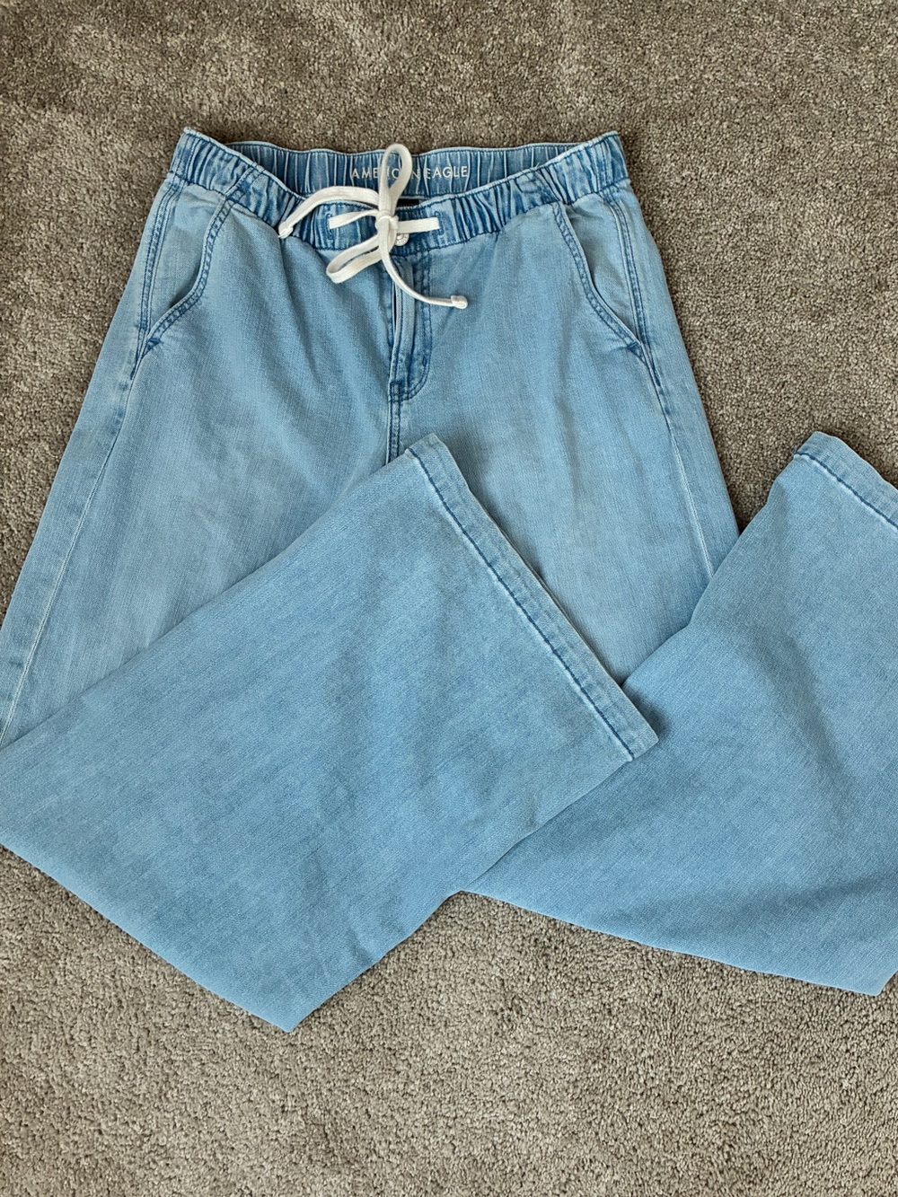 American Eagle Low Rise Ultra Wide Leg Jeans